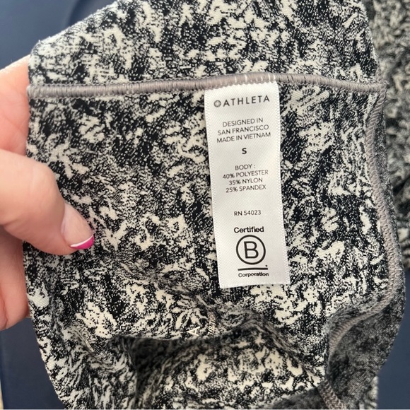 Athleta Salutation Stash Pocket II 7/8 Tight Size Small - Picture 10 of 11